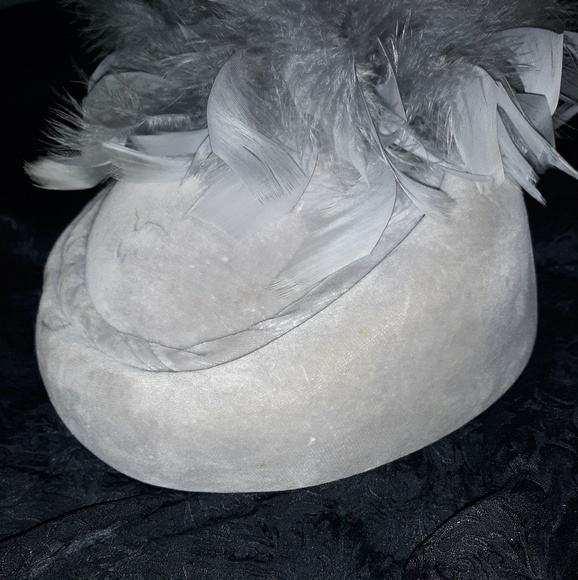 🖤STUNNING!! Silver/Gray Velvet Hat🖤 - Picture 7 of 8